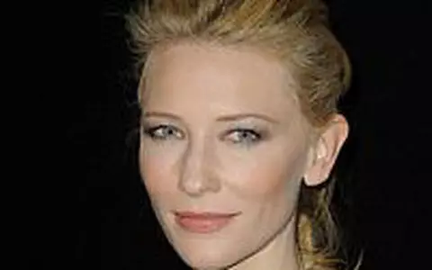 Cate Blanchett, ranita la cap in timpul unei reprezentatii teatrale