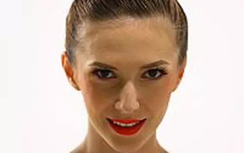 Adela Popescu are o rochie de bal creata de Oana Manolescu