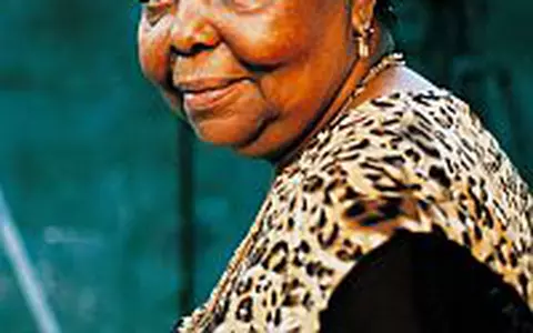Cesaria Evora, diva desculta, revine la Bucuresti