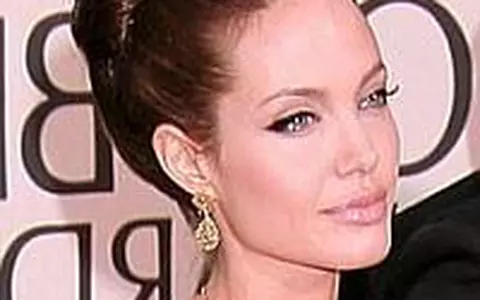 Angelina Jolie a vizitat taberele de refugiati din Somalia