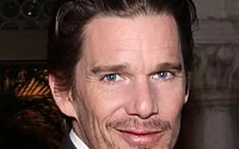 Ethan Hawke revine in Romania