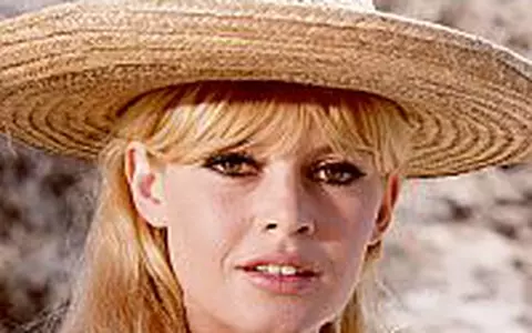 Brigitte Bardot - Si Dumnezeu a creat femeia...