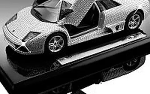 Minimodel Lamborghini cu 7000 de cristale Swarovski