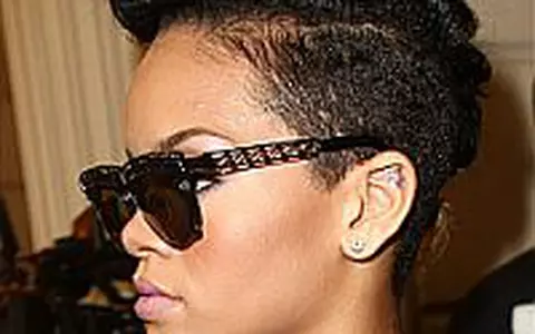 Rihanna, aparitie de senzatie la Paris Fashion Week