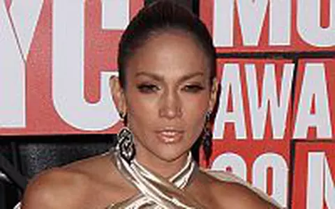 Goodbye J Lo. Bun venit Lola! - VIDEO