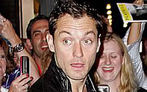 Jude Law e Hamlet pe Broadway
