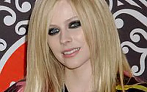 Avril Lavigne divorteaza