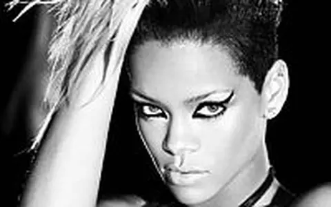 Rihanna joaca la ruleta ruseasca