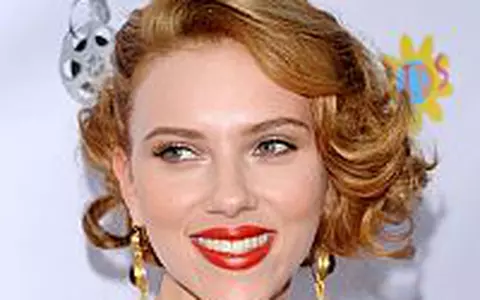 Scarlett Johansson debuteaza pe Broadway