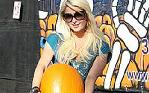 Fotografia zilei: Paris Hilton, Chanel si dovleacul