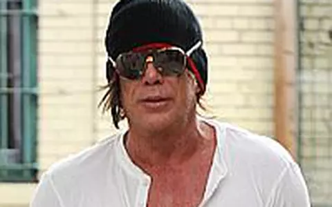 Mickey Rourke - A facut o noua cucerire