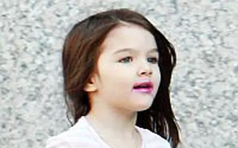 Suri Cruise are o garderoba de peste 3 milioane de $