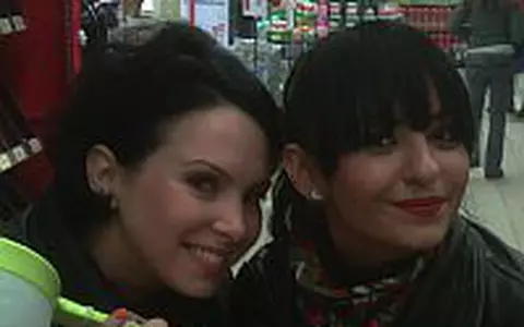 Giulia si Ela, prietene la catarama