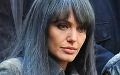 ”Salt”, noul film al Angelinei Jolie e gata - VIDEO