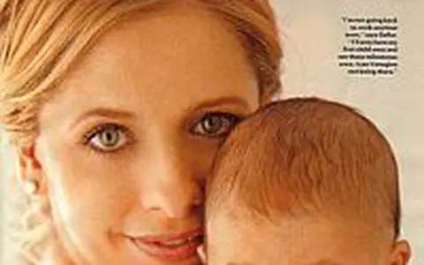 Sarah Michelle Gellar o prezinta pe Charlotte