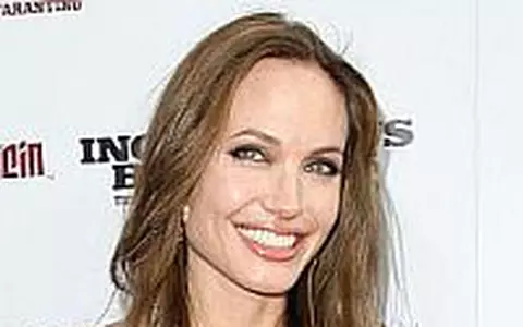 Angelina Jolie - Cu gandul la o noua adoptie