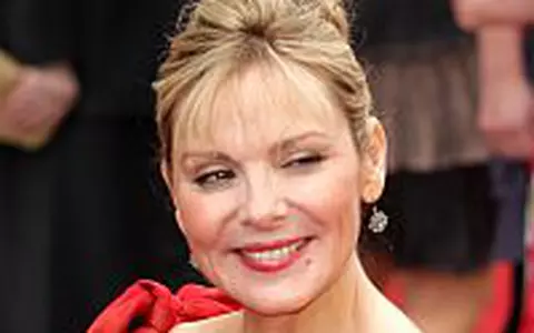 Kim Cattrall pozeaza nud