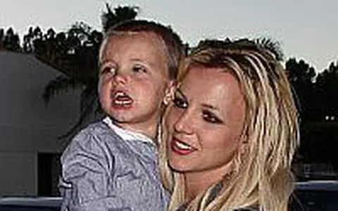 Britney Spears impreuna cu copiii pe plaja