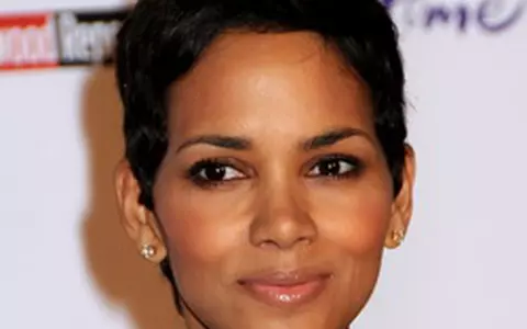 Halle Berry intra pe lista prezentatorilor Globurilor de Aur 2010