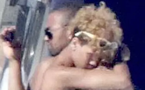 Rihanna, mai indragostita ca niciodata in Mexic