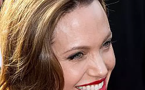 Angelina Jolie plateste pretul celebritatii