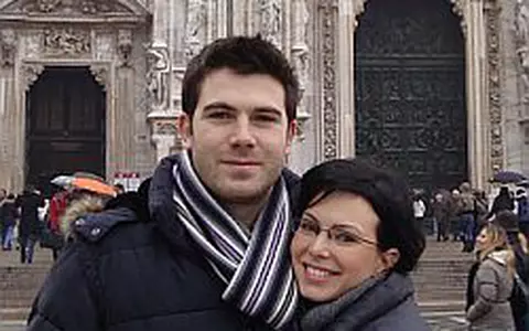 VJ Ela a primit un inel de logodna de 2500 de euro