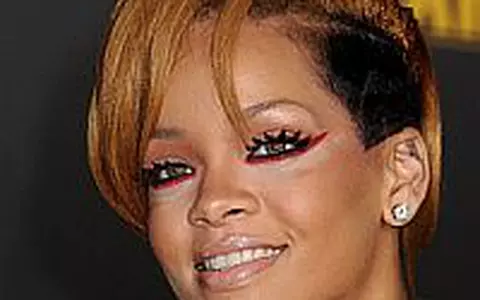 Rihanna - Intr-un pictorial fierbinte