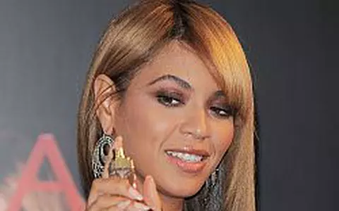 Beyonce si-a lansat primul sau parfum, ”Heat”
