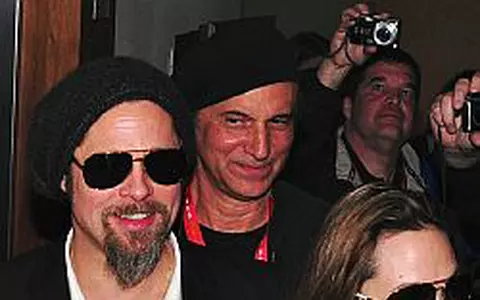 Brad Pitt si Angelina Jolie - Extrem de indragostiti la Super Bowl