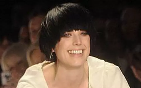 Agyness Deyn a cazut de doua ori pe podium