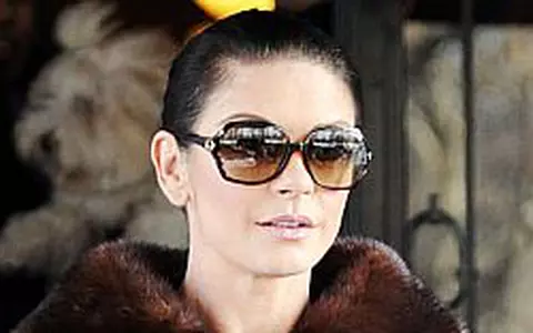 Catherine Zeta-Jones s-a imbracat cel mai prost in 2009