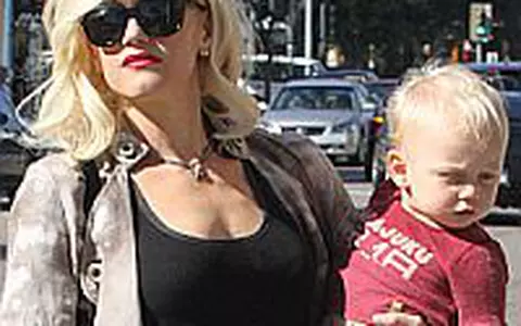 Gwen Stefani - Cu sotul si copiii la shopping