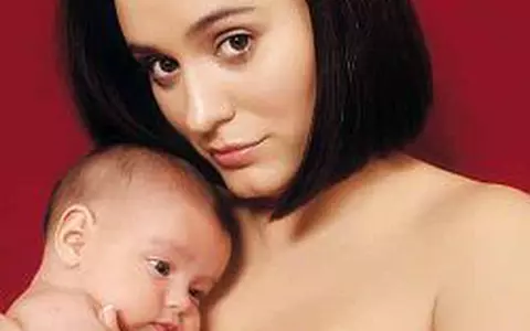 Viva! 10 ani - Fotografii care au facut istorie - Anul 2000 - Andreea Esca si Alexia