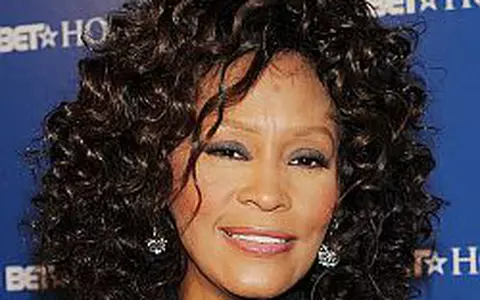 Whitney Houston a intrat in coma din cauza unei supradoze