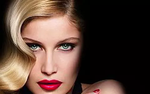 L’Oreal Paris - Ruj si lac de unghii perfect asortate