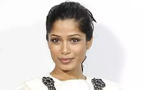Freida Pinto ar putea fi noua fata Bond