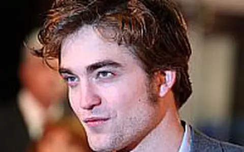 Primele imagini cu Robert Pattinson filmand ”Bel Ami”