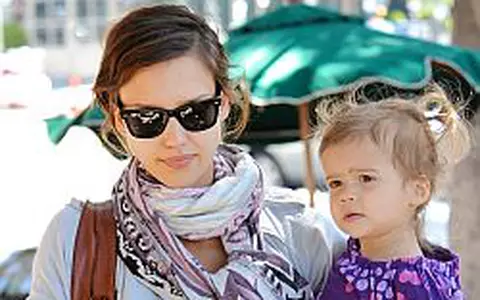 Jessica Alba vrea sa adopte un copil