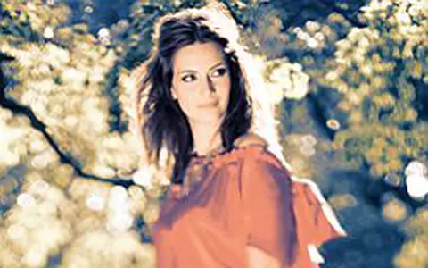 Interviu - Andreea Berecleanu cheama vedetele pe ruinele Bucurestiului