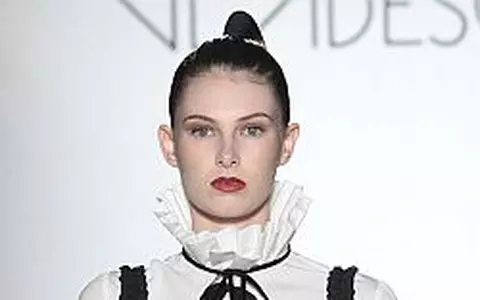 Corina Vladescu si-a prezentat colectia toamna-iarna 2010/2011 in Grecia - VIDEO