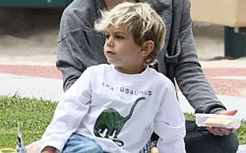 Gwen Stefani - Cu copiii pentru a uita de Cortney Love