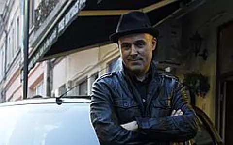 Adrian Oianu alege negrul