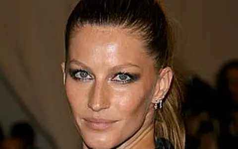 Gisele Bundchen revine pe catwalk. Arata incredibil dupa sarcina