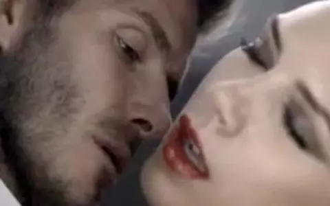 David si Victoria Beckham - scene de sex in lift