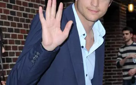 Ashton Kutcher e un gentleman