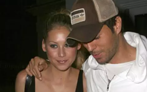 Anna Kournikova, pe plaja in Hawaii cu Enrique Iglesias