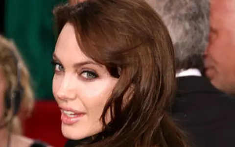 Angelina Jolie - Descopera secretele unui fashion icon!