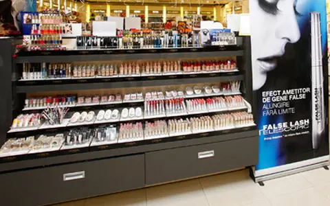 Descopera noul False Lash Telescopic!
