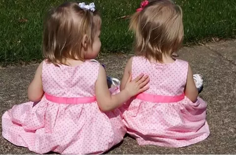 Cele mai frumoase nume pentru fete gemene – idei inspirate și semnificații speciale