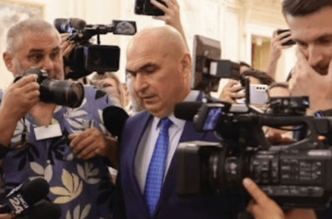 Ilie Bolojan și-a golit biroul. Singurele două obiecte pe care le-a lăsat la Palatul Victoria